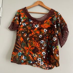 Unique spectrum size medium keyhole crochet sleeve keyhole top